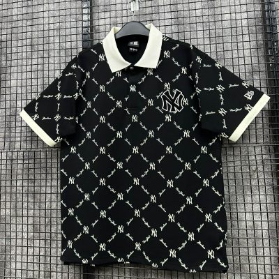 Áo Polo New Era Yankee Monogram Đen Cổ Trắng *13533547*