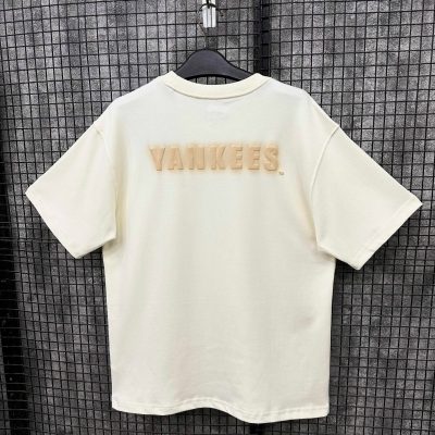 Áo Thun New Era NY Yankees Trắng Logo Nổi Spray Be *14868780*