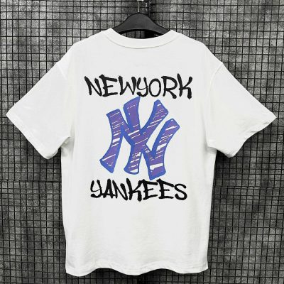 Áo Thun New Era NY Yankees Trắng Graffiti Logo Tím *13334575*